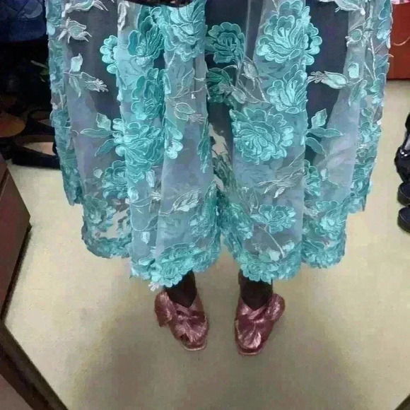 Gorgeous Turquoise and Silver hand made lace dress. - Picture 6 of 13